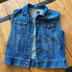 Adorable GAP Denim Vest Size Small